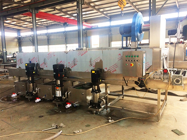 Turnover box cleaning and water cutting machine